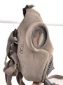 Luftschutz III.Reich, tschechische Gasmaske VZ35 mit Filter , als Beute vereinnahmt und an den Luftschutz ausgegeben