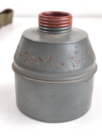 Luftschutz III.Reich, tschechische Gasmaske VZ35 mit Filter in Bereitschaftstasche, als Beute vereinnahmt und an den Luftschutz ausgegeben. Eigentumsvermerk Gerda Thum