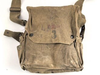 Luftschutz III.Reich, tschechische Gasmaske VZ35 mit Filter in Bereitschaftstasche, als Beute vereinnahmt und an den Luftschutz ausgegeben. Eigentumsvermerk Gerda Thum