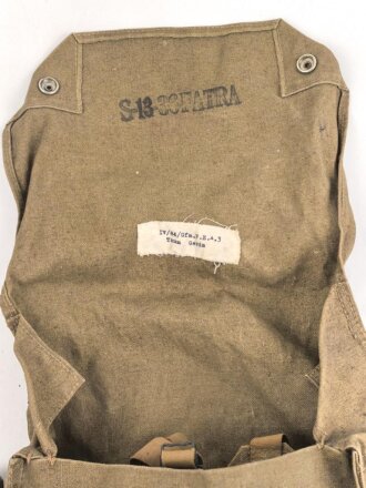 Luftschutz III.Reich, tschechische Gasmaske VZ35 mit Filter in Bereitschaftstasche, als Beute vereinnahmt und an den Luftschutz ausgegeben. Eigentumsvermerk Gerda Thum