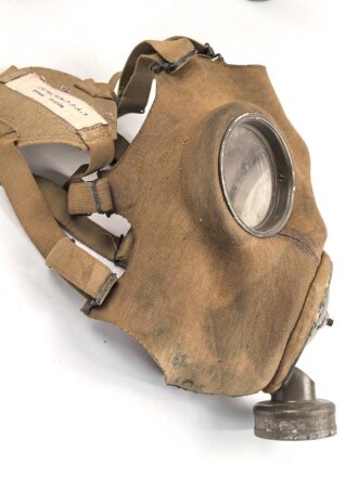 Luftschutz III.Reich, tschechische Gasmaske VZ35 mit Filter in Bereitschaftstasche, als Beute vereinnahmt und an den Luftschutz ausgegeben. Eigentumsvermerk Gerda Thum