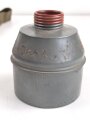 Luftschutz III.Reich, tschechische Gasmaske VZ35 mit Filter in Bereitschaftstasche, als Beute vereinnahmt und an den Luftschutz ausgegeben. Eigentumsvermerk Gerda Thum