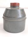 Luftschutz III.Reich, tschechische Gasmaske VZ35 mit Filter in Bereitschaftstasche, als Beute vereinnahmt und an den Luftschutz ausgegeben. Eigentumsvermerk Gerda Thum