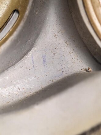Luftschutz III.Reich, tschechische Gasmaske VZ35 , als Beute vereinnahmt und an den Luftschutz ausgegeben. Filtergewinde geändert für Deutschen Gasmaskenfilter