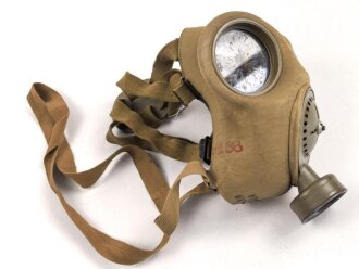 Luftschutz III.Reich, tschechische Gasmaske VZ35 , als Beute vereinnahmt und an den Luftschutz ausgegeben. Filtergewinde geändert für Deutschen Gasmaskenfilter