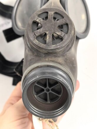Schweiz, Gasmaske Modell 1974 in gutem Zustand