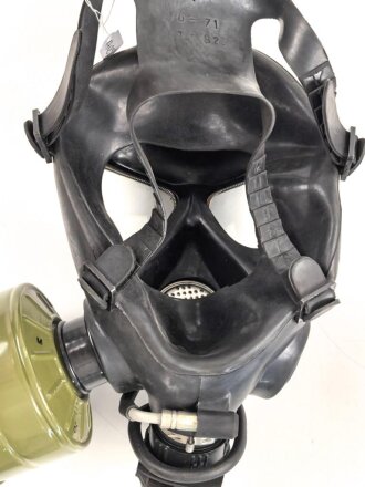 Russland, Gasmaske GP7-WM  in gutem Zustand, samt einem Filter