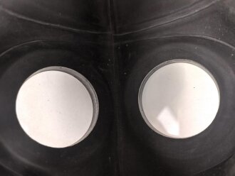 Schweiz, Bergungsmaske für Luftschutz mit Filter, guter Zustand, datiert 1965