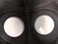 Schweiz, Bergungsmaske für Luftschutz mit Filter, guter Zustand, datiert 1965