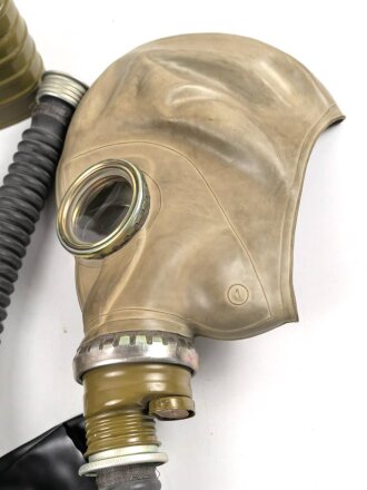 Russland, Gasmaske GP5 grau , mit Schlauch und Filter in Bereitschaftstasche. Guter Gesamtzustand