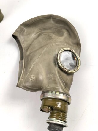 Russland, Gasmaske GP5 grau , mit Schlauch und Filter in Bereitschaftstasche. Guter Gesamtzustand