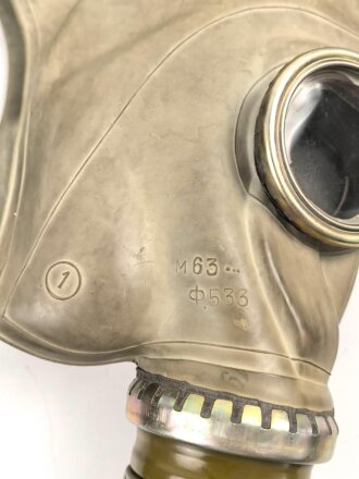 Russland, Gasmaske GP5 grau , mit Schlauch und Filter in Bereitschaftstasche. Guter Gesamtzustand