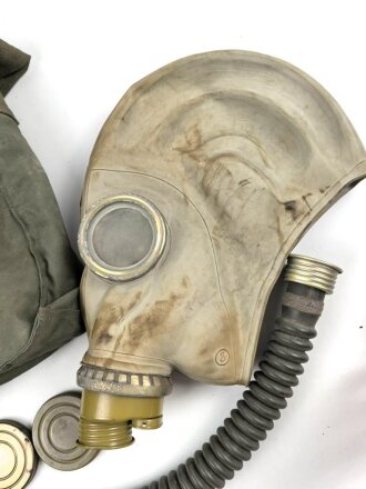 Russland, Gasmaske GP5  , mit Schlauch und Filter in Bereitschaftstasche. Guter Gesamtzustand