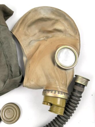 Russland, Gasmaske GP5  , mit Schlauch und Filter in Bereitschaftstasche. Guter Gesamtzustand
