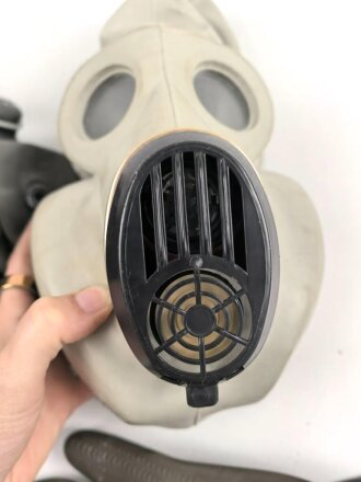DDR, NVA Gasmaske PBF in Bereitschaftstasche, guter Gesamtzustand
