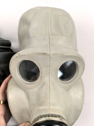 DDR, NVA Gasmaske PBF in Bereitschaftstasche, guter Gesamtzustand