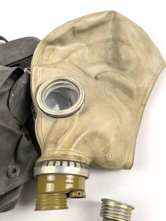 DDR, NVA Gasmaske GP5 in Bereitschaftstasche, guter Gesamtzustand