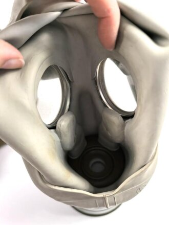Russland, Gasmaske GP5 mit Filter in Bereitschaftstasche, guter Gesamtzustand