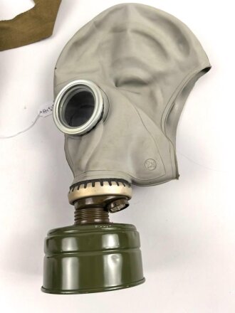 Russland, Gasmaske GP5 mit Filter in Bereitschaftstasche,...