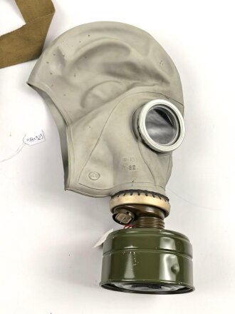 Russland, Gasmaske GP5 mit Filter in Bereitschaftstasche, guter Gesamtzustand