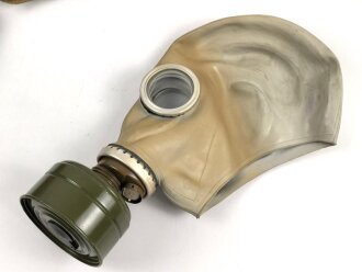 Russland, Gasmaske GP5 mit Filter in Bereitschaftstasche,...