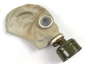 Russland, Gasmaske GP5 mit Filter in Bereitschaftstasche, guter Gesamtzustand