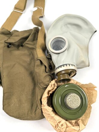 Russland, Gasmaske GP5 mit Filter in Bereitschaftstasche,...