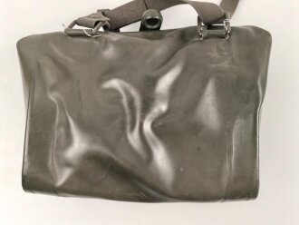 Bundeswehr, Gasmaske Modell 1965 in Tasche, mit Zubehör. Gebraucht