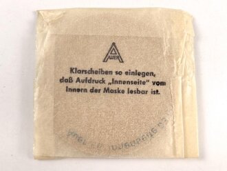 Deutschland,  Bereitschaftsbüchse aus Kunststoff  für eine Gasmaske der Firma "DRAEGER"