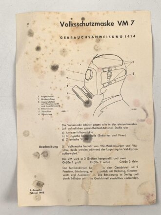 Deutschland,  Volksschutzmaske VM7 aus dem 1960iger Jahren, mit Filter, Gebrauchsanweisung und Umkarton. Maske defekt