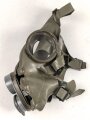 Deutschland,  Volksschutzmaske VM7 aus dem 1960iger Jahren, mit Filter, Gebrauchsanweisung und Umkarton. Maske defekt