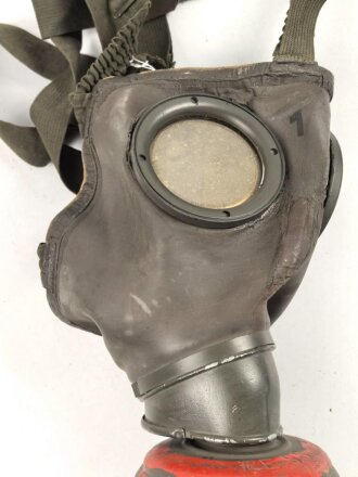 Bundeswehr Gasmaske M54 mit Filtereinsatz 55