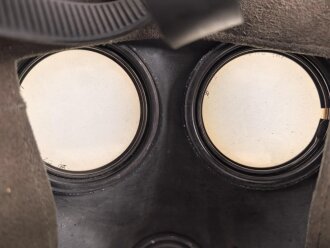 Deutschland,  Draeger  GTG-RA Atemschutzmaske mit Filter