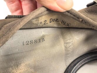 Deutschland,  Atemschutzmaske AUER Modell 744, Maskenkörper angetrocknet