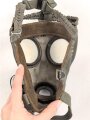 Deutschland,  Atemschutzmaske AUER Modell 747, Maskenkörper angetrocknet