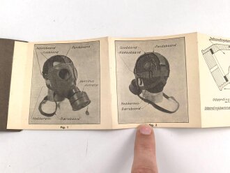 Dänemark, Bedienungsanleitung für die Zivilgasmaske M 1938, datiert 1939, 16 Seiten, Maße: 8 x 8cm