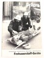 Dräger, Festsauerstoff-Geräte Betriebsanleitung in vier Sprachen, datiert 1975, 12 Seiten, DIN A5