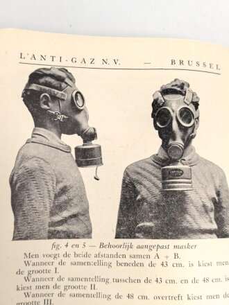 Belgien/Frankreich, Gebrauchsanweisung für die zivile Gasmaske AG. 15 aus der Zweit des zweiten Weltkriegs, über DIN A6