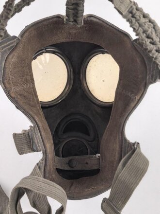 Deutschland,  Gasmaske 201 von Draeger.Datiert 1940, für aktiven Schuftschutz.