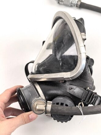 Deutschland,  Dräger Panorama Respirator mit Schlauch