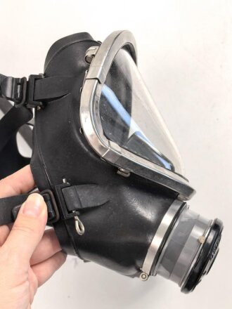 Deutschland,  Dräger Panorama Respirator mit Schlauch