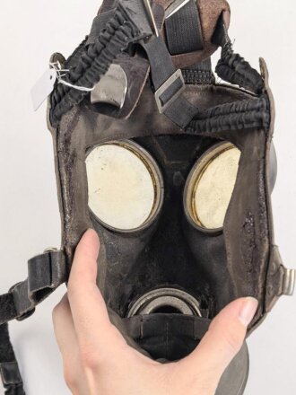 Deutschland,  Atemschutzmaske Draeger mit Filter