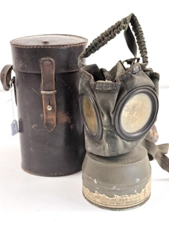 S-Maske Degea datiert 1938, mit Filter, in lederner...