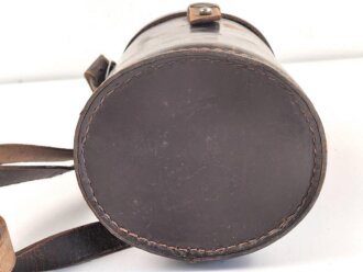 S-Maske Degea datiert 1938, mit Filter, in lederner Bereitschaftstasche. Die Maske etwas steif