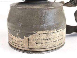 S-Maske Degea datiert 1938, mit Filter, in lederner Bereitschaftstasche. Die Maske etwas steif