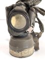S-Maske Degea datiert 1938, mit Filter, in lederner Bereitschaftstasche. Die Maske etwas steif