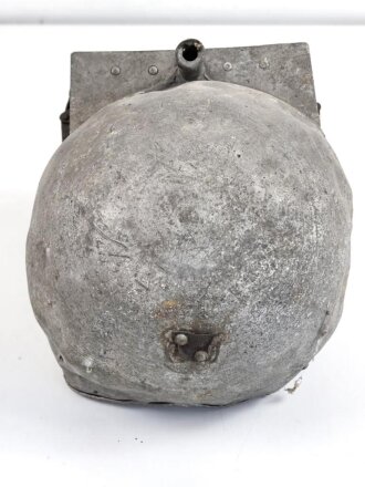 Rauchschutzhelm aus Aluminium, Alter und Herkunft unbekannt