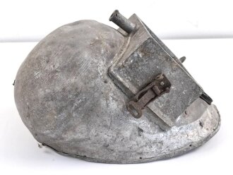 Rauchschutzhelm aus Aluminium, Alter und Herkunft unbekannt