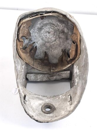 Rauchschutzhelm aus Aluminium, Alter und Herkunft unbekannt