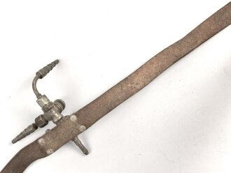 Ledergürtel mit Halterung für ein Beamtungsgerät. Ungereinigtes Stück